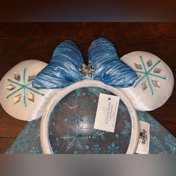 Disney Frozen Snowflake Ears with Blue Bow - Picture 4 of 4